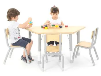 Trapez table and chair Owlaf grey with children playing Trapez table and chair Owlaf grey with children playing